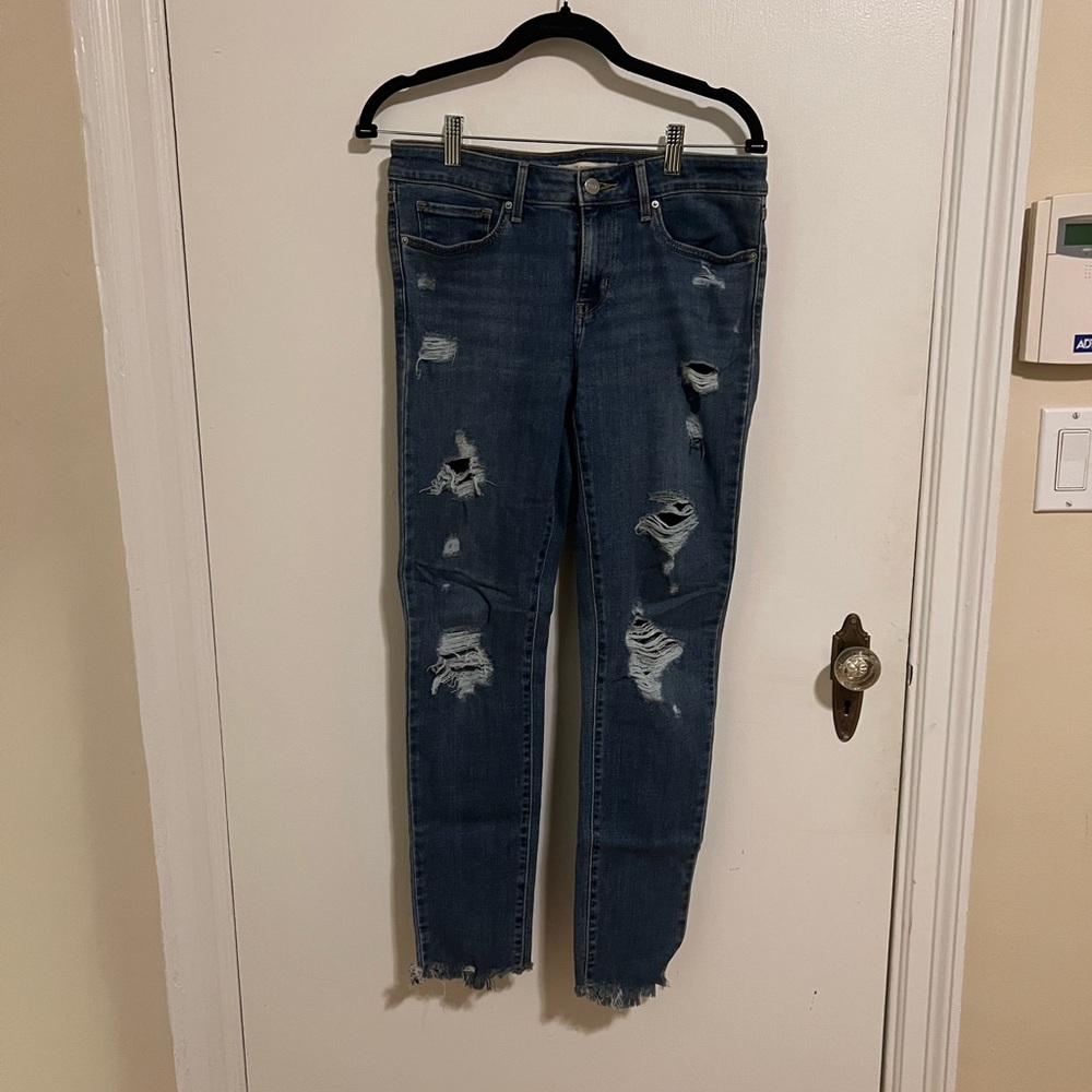 Levi’s 711 distressed skinny jeans